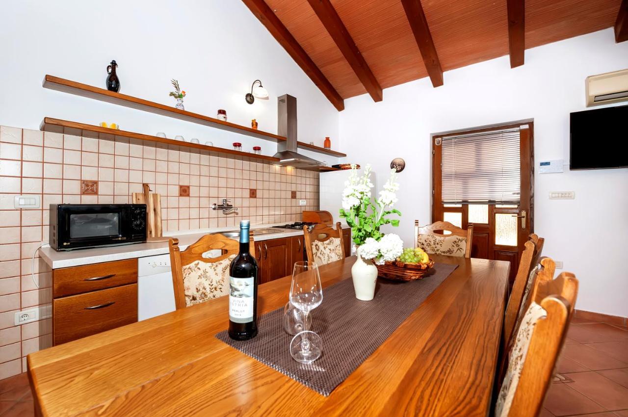 House Ulika Apartment Bale Bagian luar foto